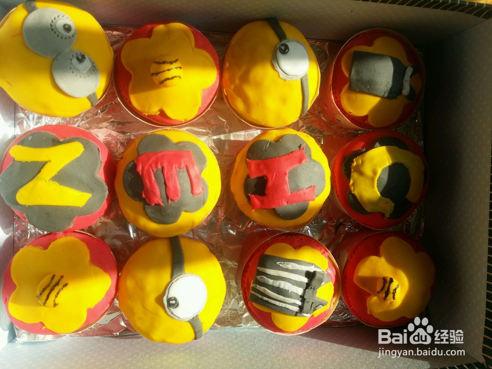 小黄人翻糖蛋糕的做法