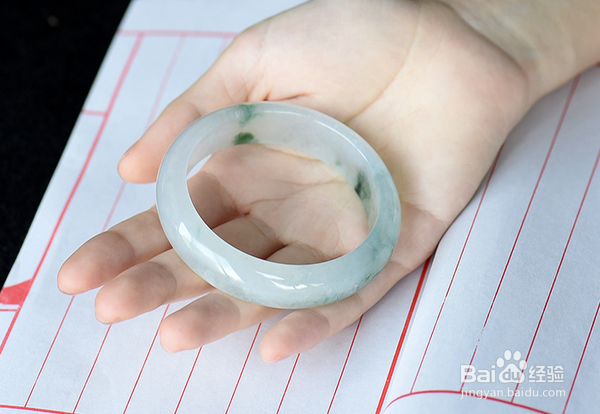 怎样洞察翡翠手镯的各种裂