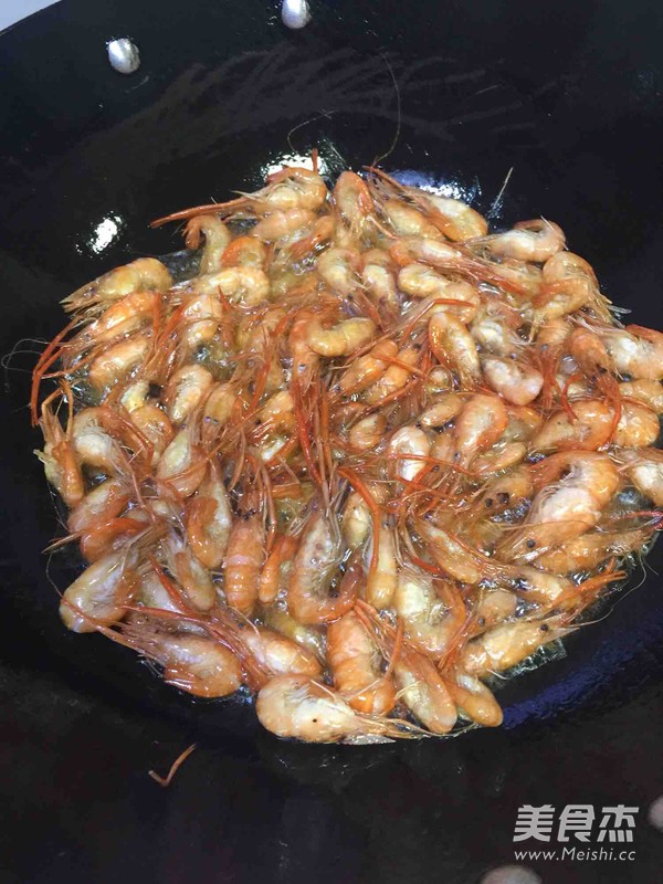 青椒炒河虾的做法