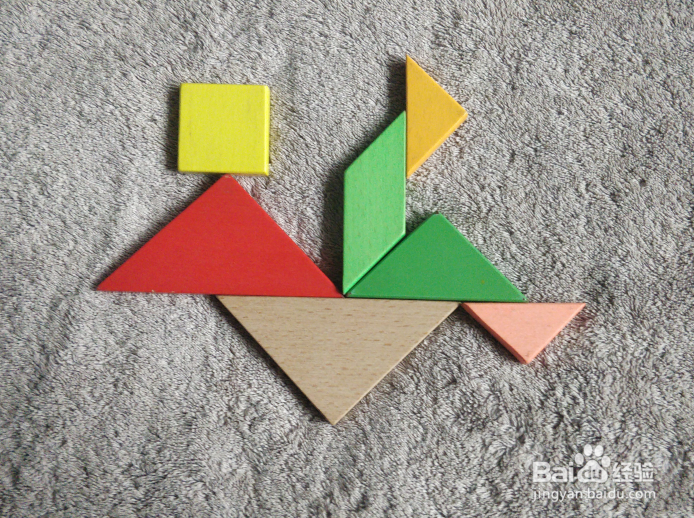 用七巧板怎样拼一个扮乌龟翻倒的幼儿呢?