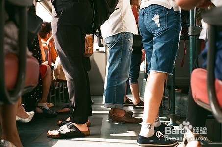 女生坐公交被猥亵怎么办