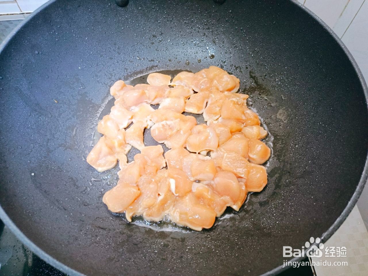 口蘑鸡丁的做法