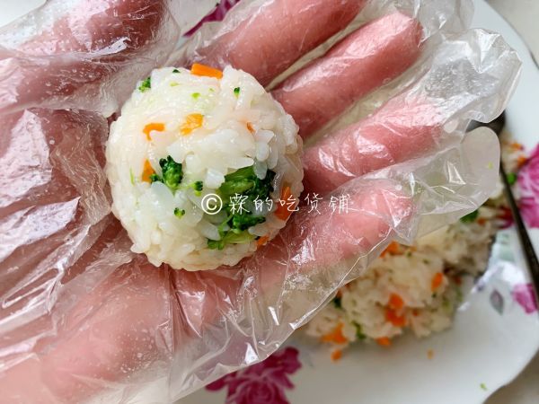 西兰花金枪鱼小饭团