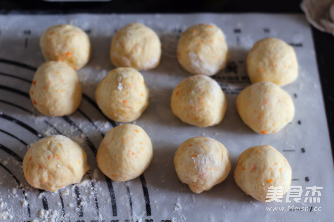 胡萝卜餐包的做法