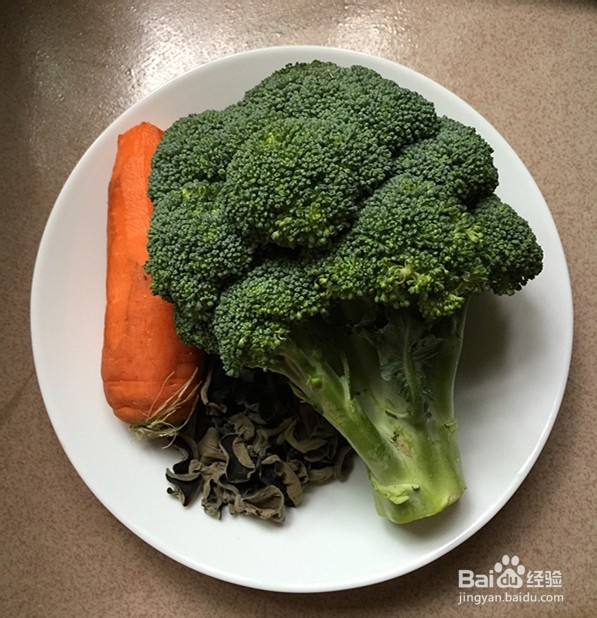 如何自制黑木耳炒西兰花