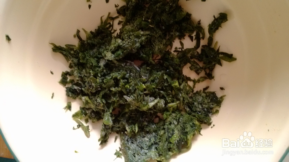 鸡蛋饼的做法:外焦里嫩--野菜鸡蛋饼