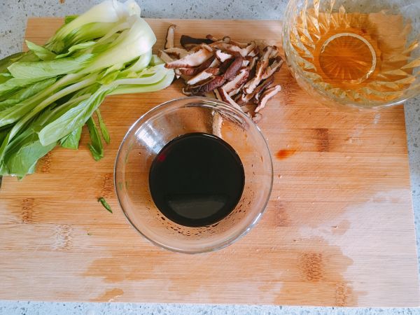 时蔬肉丁煲仔饭