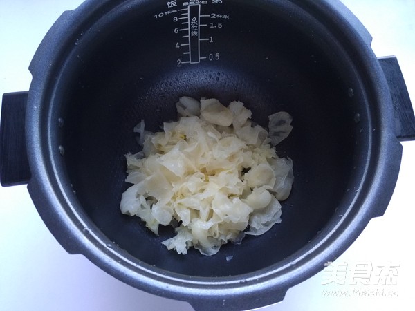 紫薯银耳羹的做法