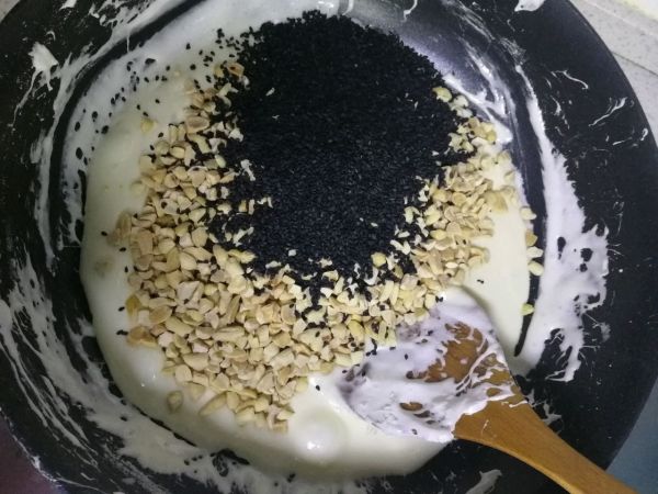 黑芝麻花生牛轧糖