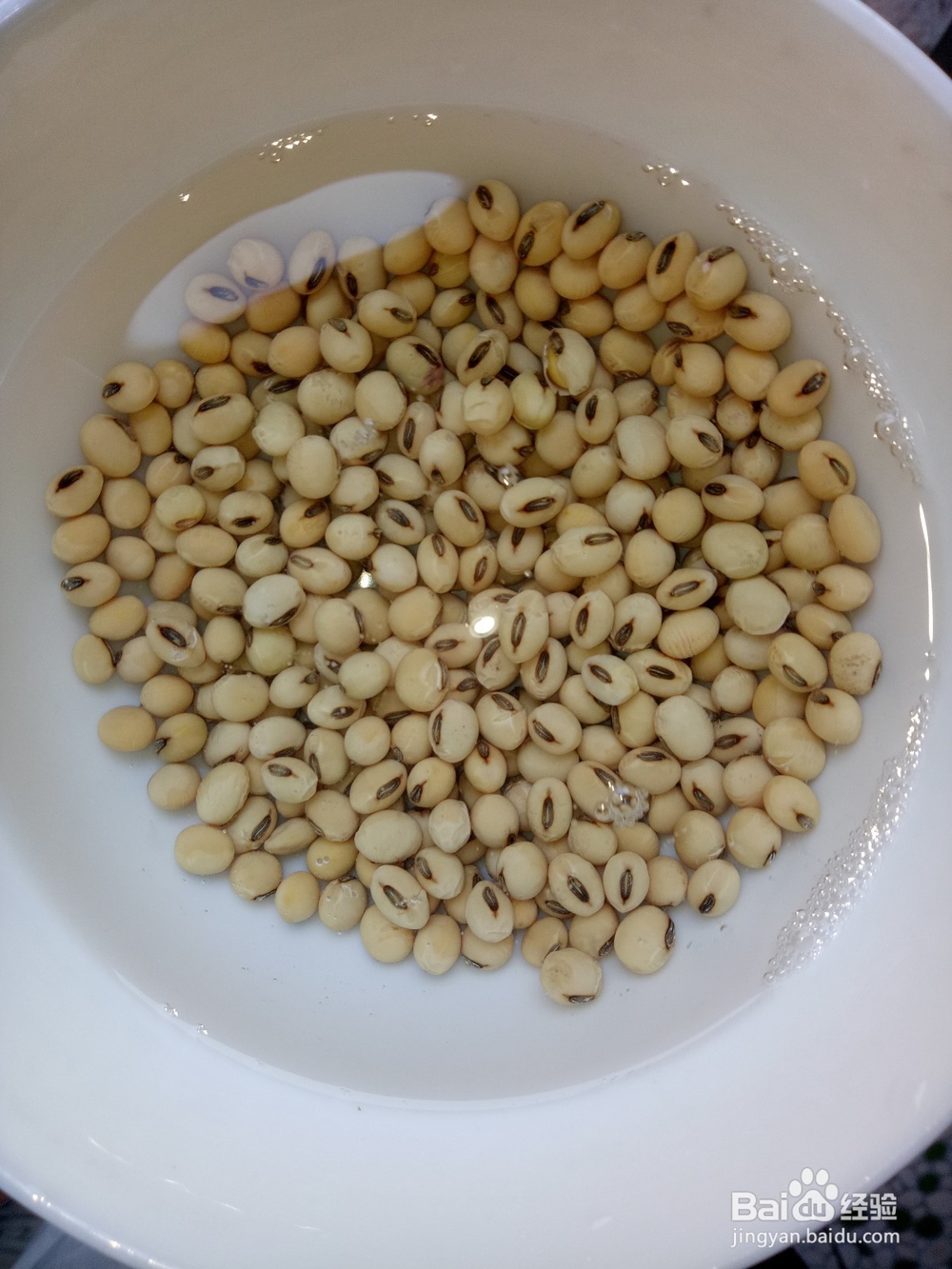 高压锅炖黄豆莲藕猪蹄汤的做法