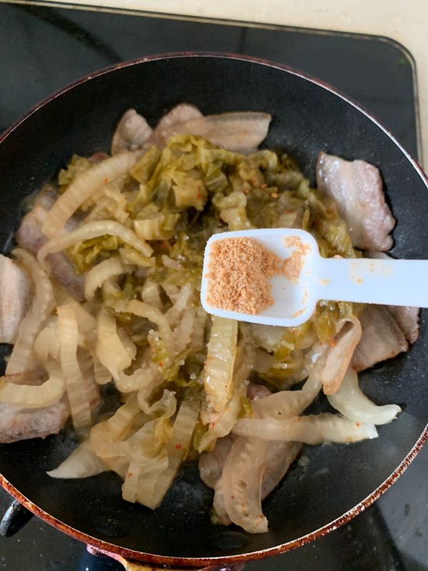 辣白菜炒五花肉