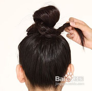 发型DIY：瞬小10岁！5步减龄丸子头