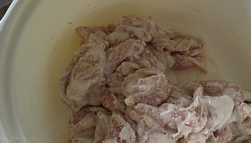 求锅包肉的家常做法视频。