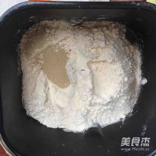 葱香肉松卷的做法