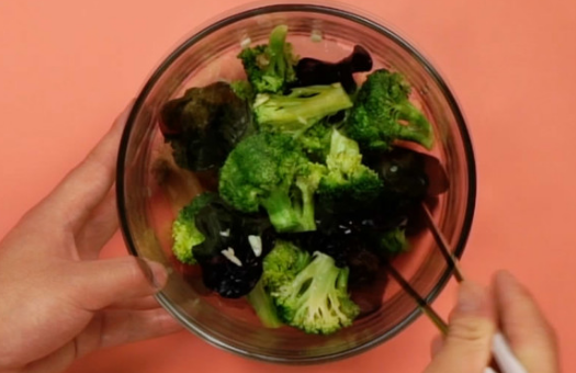 如何做出正宗的凉拌西兰花