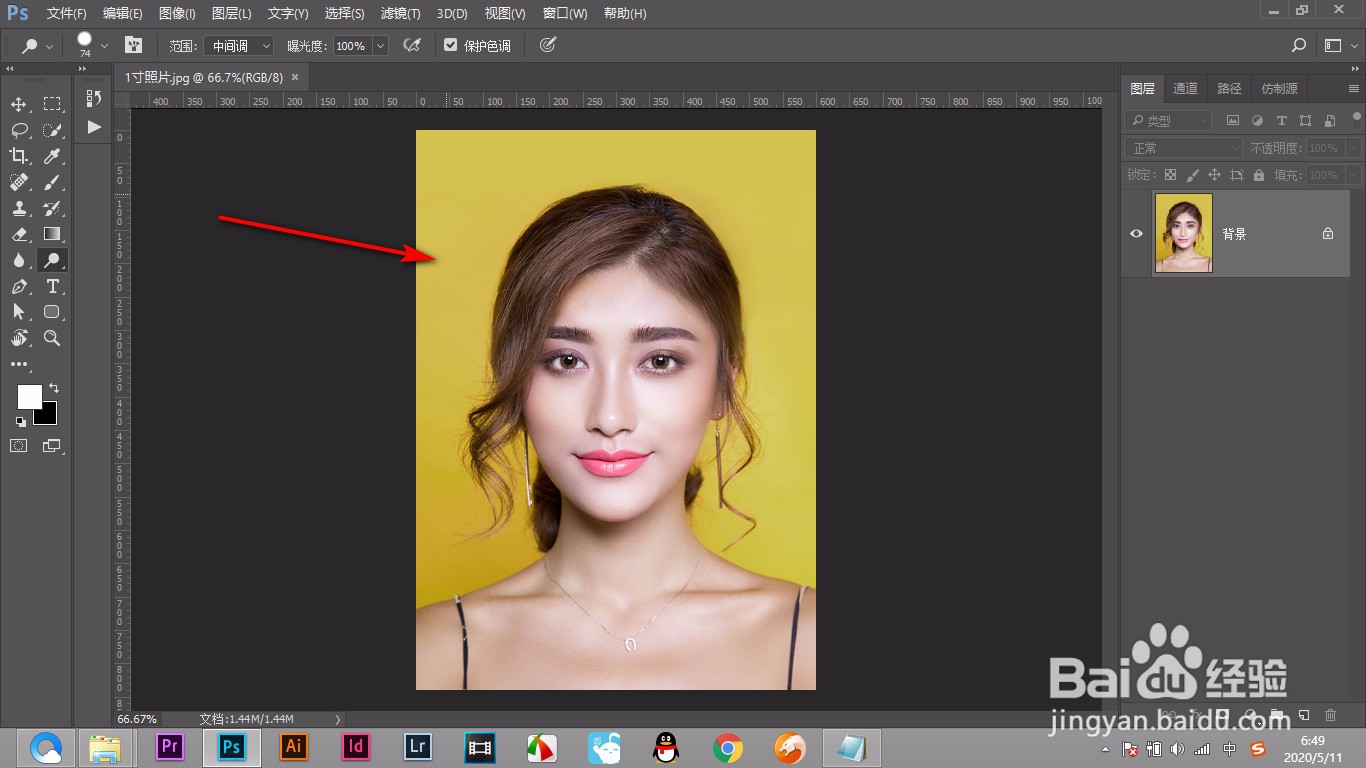 PS如何抠背景为纯色的人像