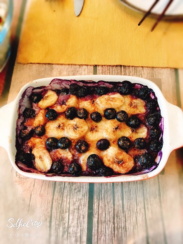 肉桂香蕉蓝莓烤燕麦