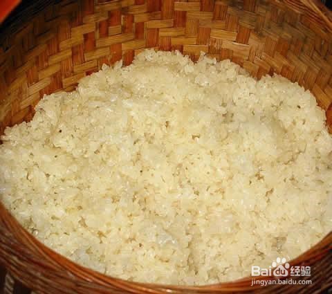 在家制作软糯可口的三鲜豆皮