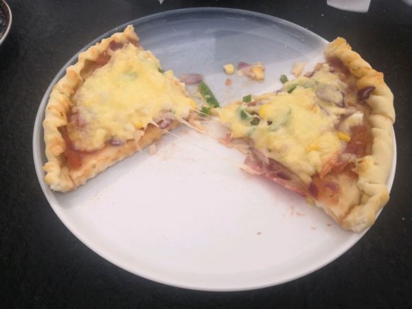 自制海鲜至尊披萨