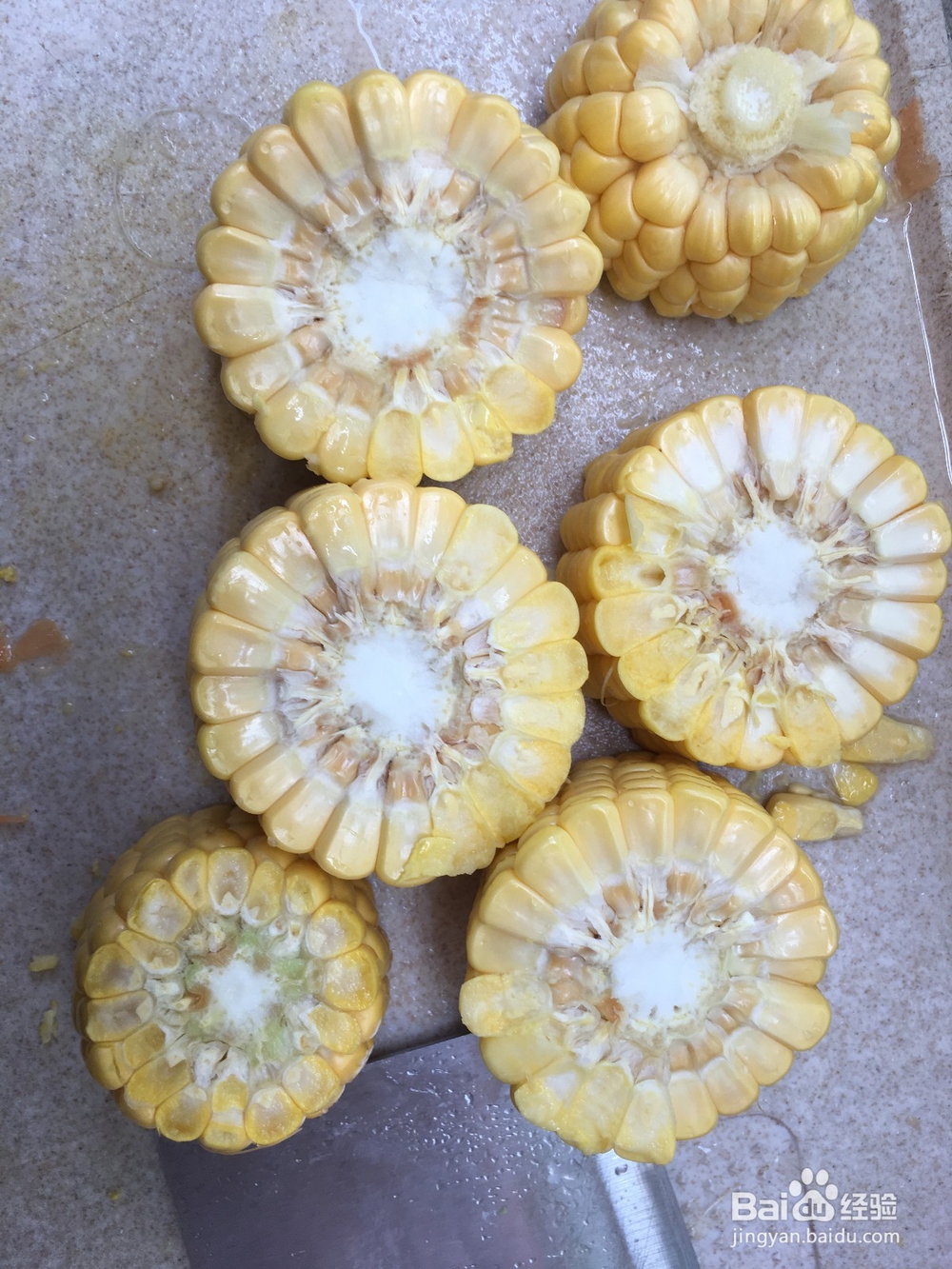 玉米胡萝卜排骨汤的家庭做法