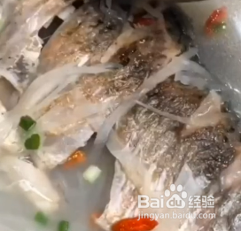 如何做萝卜丝鲫鱼汤呢
