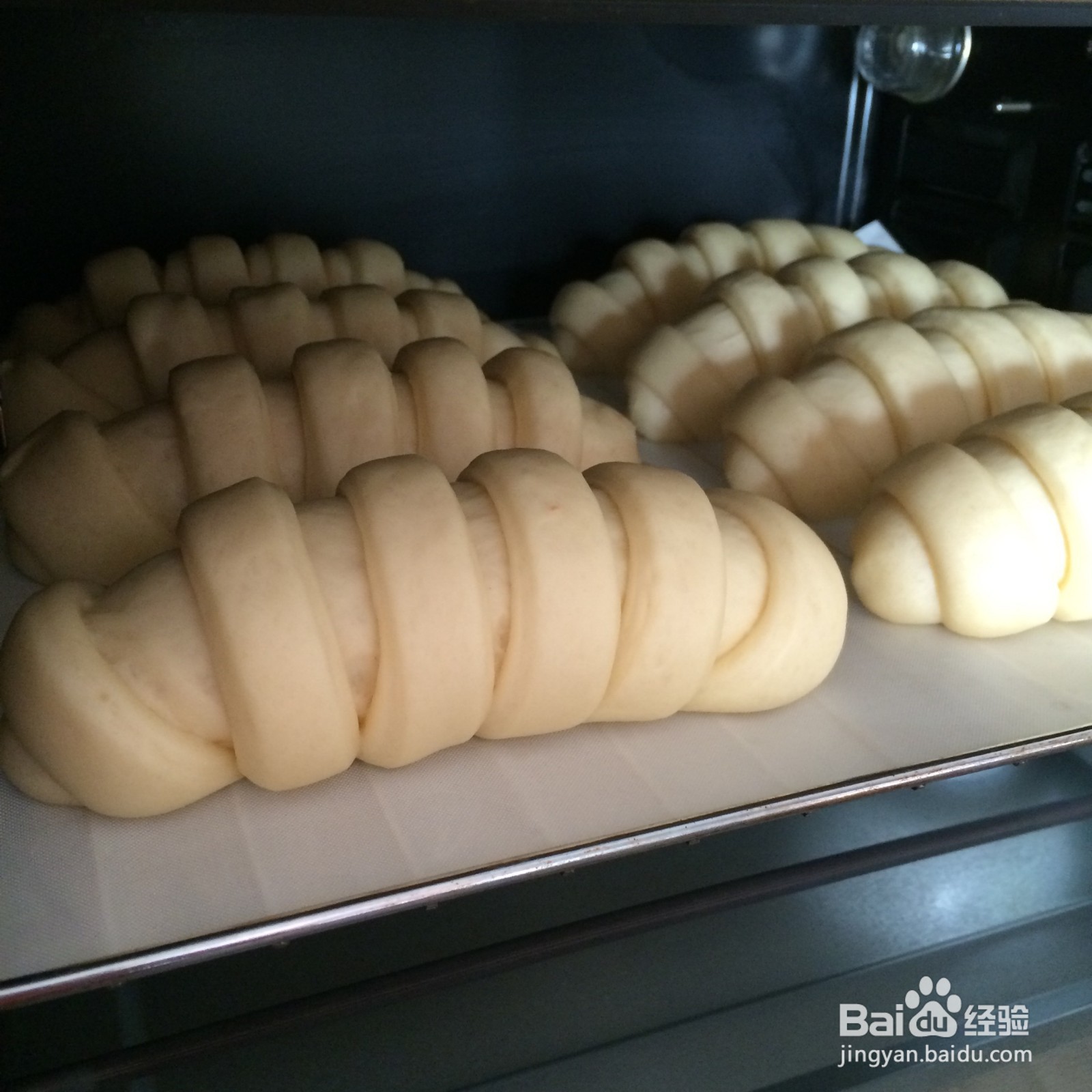 肉松香肠面包的做法