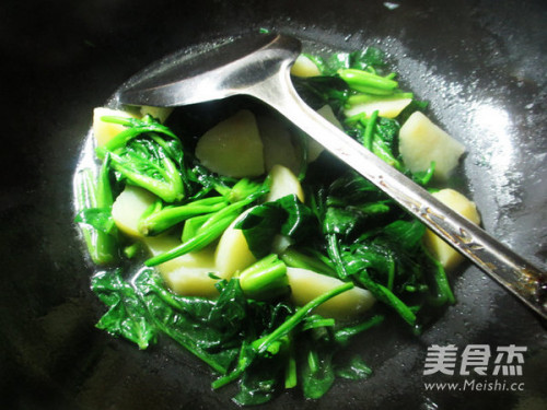 菠菜土豆的做法