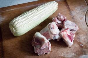 推荐玉米筒骨汤