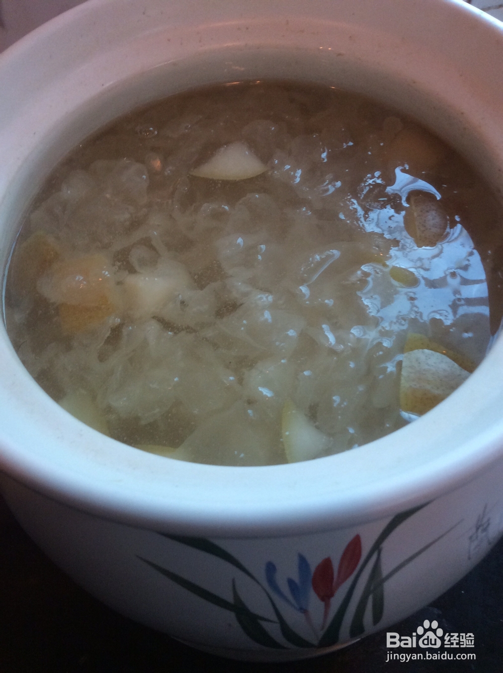 姨妈给我做银耳莲子羹胶