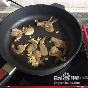 养生食补鲜虾炒秋葵的做法