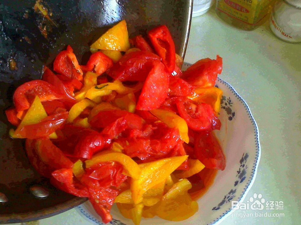 #美食#老年人怎样用西红柿焖大辣椒