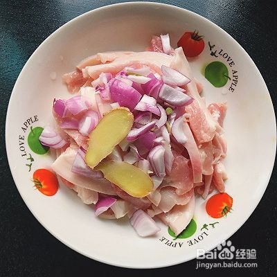 香辣爽口酥脆的孜然五花肉
