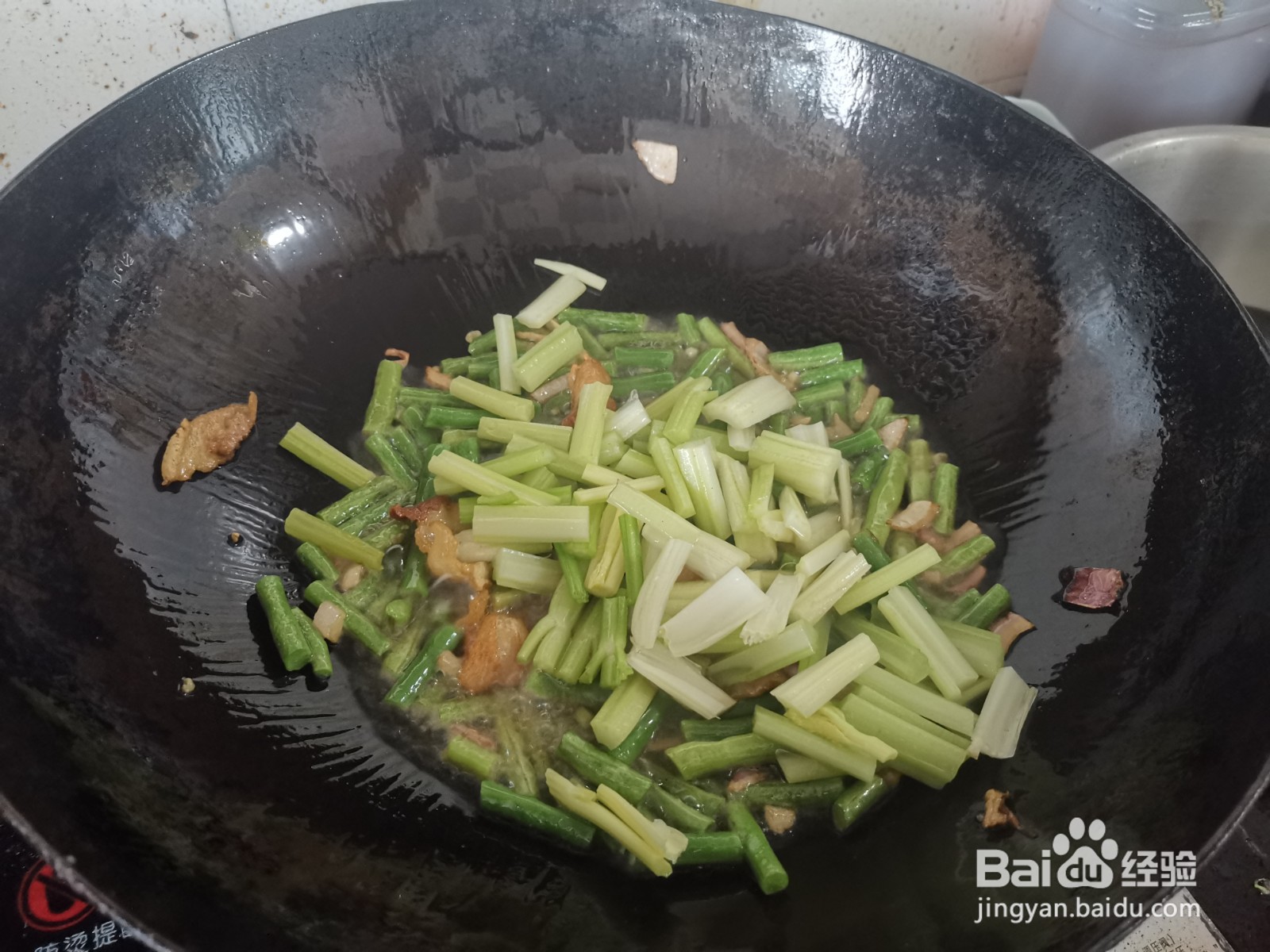 猪肥膘炒豇豆芹菜段