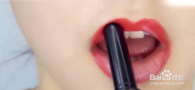 自贡玲丽彩妆教大家如何用一支口红化出八种唇妆