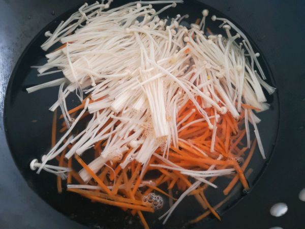 黄瓜凉拌金针菇