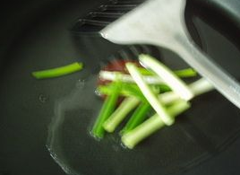 莲耦炒虾的做法