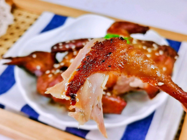 黑胡椒辣酱烤乳鸽