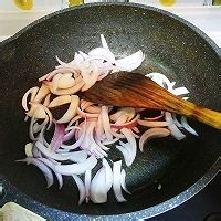 在家制作美味的黑椒肥牛饭