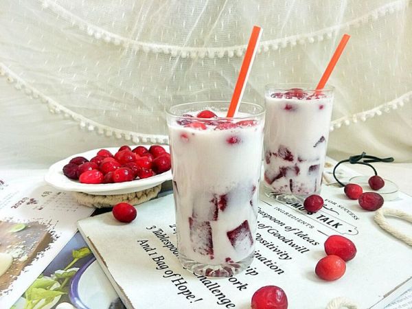 酸爽可口蔓越莓果冻奶
