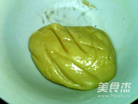 广式玉米黑芝麻月饼