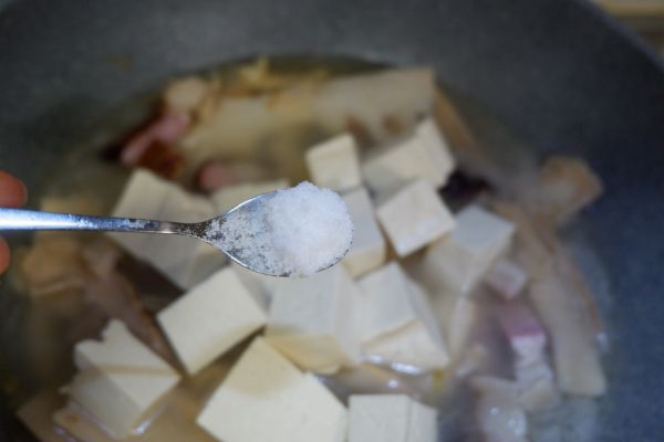 笋干腊肉炖豆腐