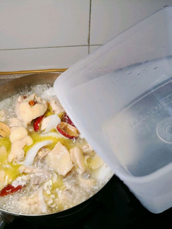 #美食视频挑战赛# 椰子鸡汤