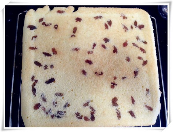 葡萄干戚风蛋糕卷