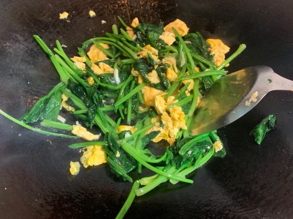 家常菠菜炒鸡蛋