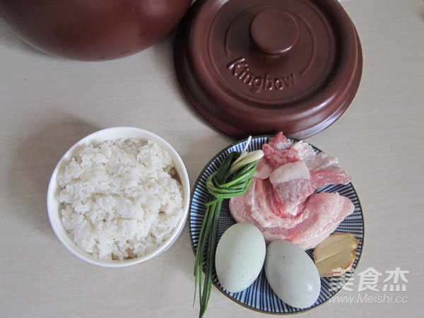 砂锅皮蛋瘦肉粥