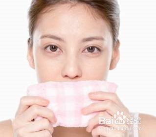 冬天嘴唇开裂让你丑10倍，一招立刻变水润