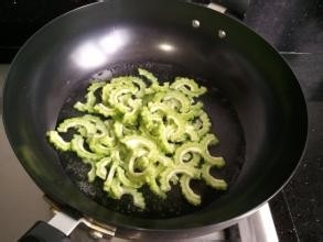 如何素炒苦瓜