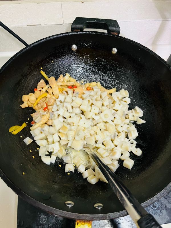 酸辣藕丁五花肉