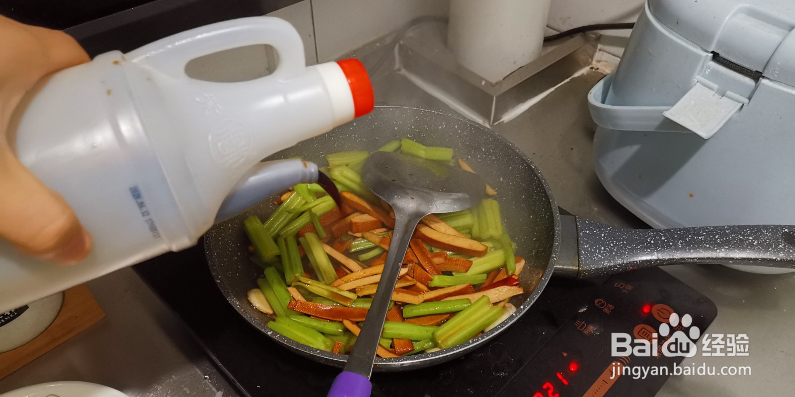芹菜炒香干的做法