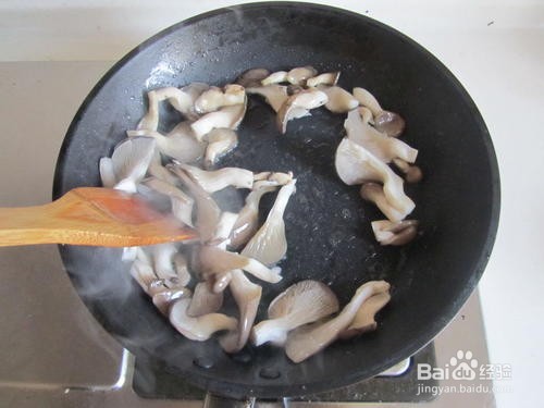 蚝汁平菇小白菜